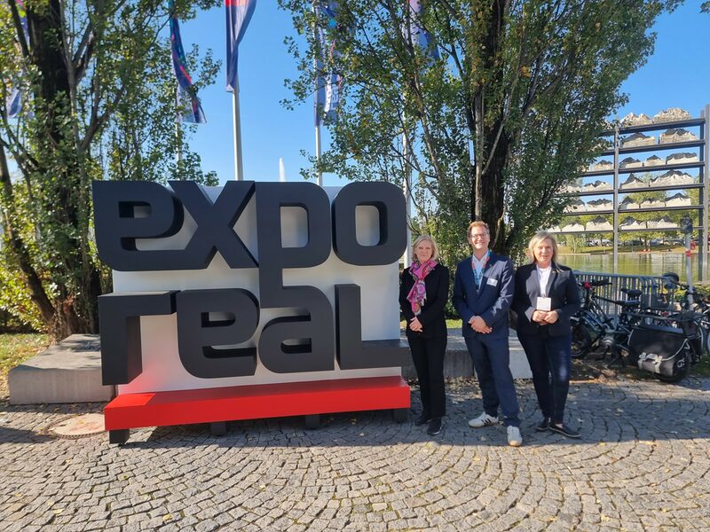 Bürgermeisterin Susanne Stupp (v.r.n.l.), der Technische Beigeordnete Robert Lehmann und Wirtschaftsförderin Vera Borchard vertraten auf der EXPO Real 2023 in München die Stadt Frechen.