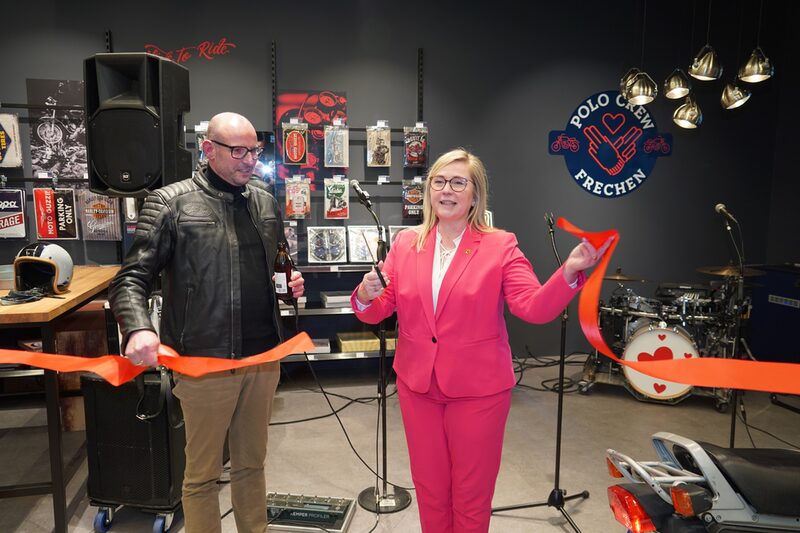 Bürgermeisterin Susanne Stupp und CEO Andrew Thorndike eröffneten den Polo Store Frechen.