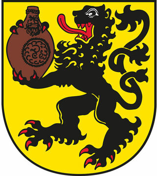 Auf dem Bild ist das Wappen der Stadt Frechen zu erkennen. Es zeigt den Jülicher Löwen mit einem Bartmannkrug in den Pranken.
