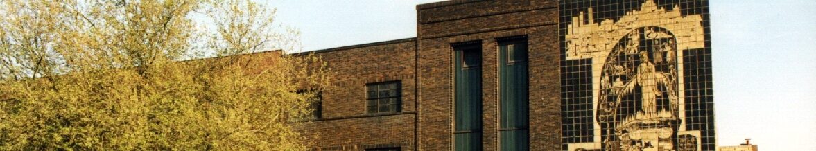 Fabrikgebäude des Werkes Cremer und Breuer mit Wandbild